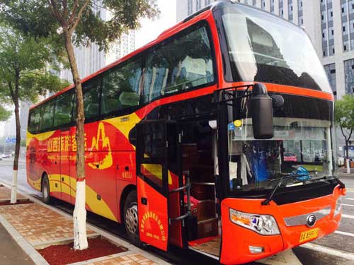 在深圳租大巴去公司團(tuán)建,國有包車和民營包車選哪個(gè)好呢？