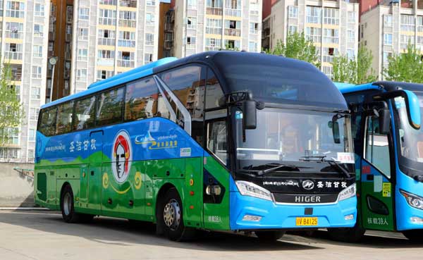 （企業(yè)班車租車）讓員工出行更便捷、高效
